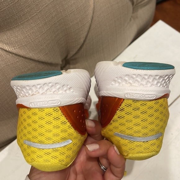 Saucony Kinvara 8 - Women’s Size 7.5 Orange Yellow Athletic Running Shoes 61464 - Picture 11 of 12